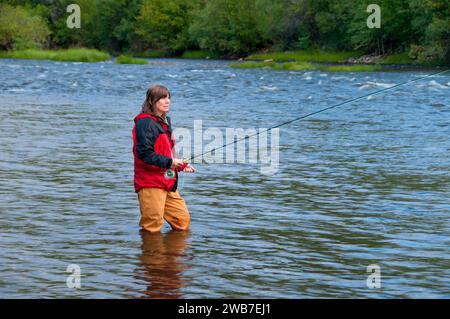 Pesca a mosca sul foro grande fiume, dividere Bridge Area ricreativa, Butte Field Office Bureau of Land Management, Montana Foto Stock