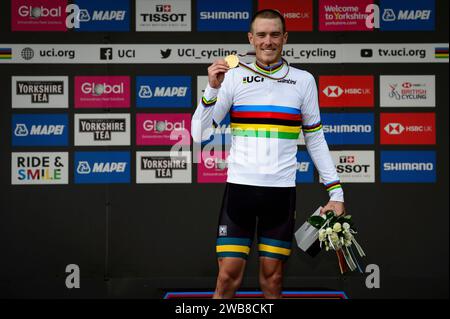 DENNIS Rohan ( AUS ) – Australia – Vincitore – primo posto – campione del mondo – cerimonia di premiazione – cerimonia di medaglia – podio – Querformat – quer - orizzontale - paesaggio - evento/Veranstaltung: Campionati del mondo di ciclismo su strada UCI - categoria/Kategorie: Ciclismo - ciclismo su strada - Elite Men - location/Ort: Europa – Gran Bretagna - Inghilterra - Yorkshire - inizio: Northallerton - fine: Harrogate - Individual Time Trail ( ITT ) - distanza: 54 km - Data/riferimento: 25.09.2019 - mercoledì - fotografo: © Arne Mill - frontalvision.com Foto Stock