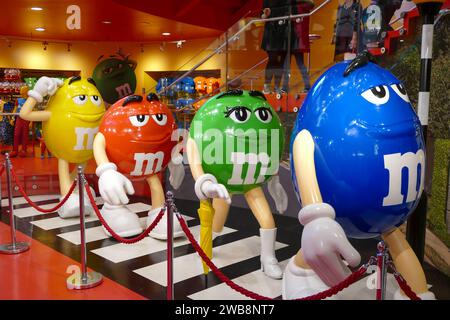 Londra, Inghilterra, Regno Unito - 8 maggio 2017: M&M'S World London Leicester Square, il più grande negozio di caramelle del mondo Foto Stock