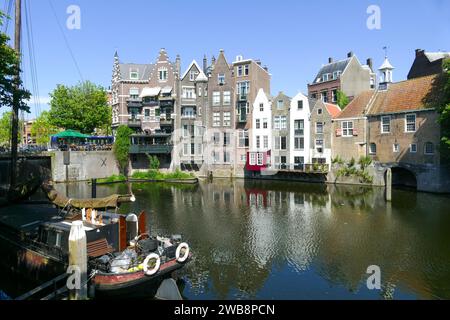 Rotterdam, Paesi Bassi - maggio 27 2017: Storica Delfshaven, pittoresco porto con barche, popolare punto di riferimento turistico a Rotterdam Foto Stock