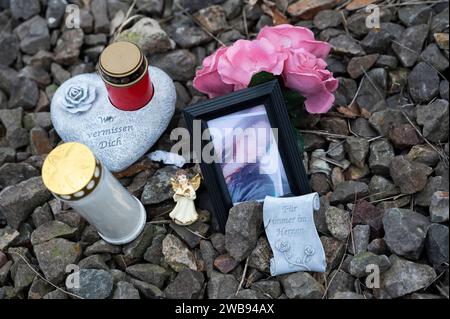 Emily G. Ü20 stab bei Fotoshooting auf Bahngleisen 02.02.2023 Wiesloch es War ein foto-Shooting auf den Zug-Gleisen und es kostete Emily Guzik Ü20 das Leben Der tragische Unfall am 15. Januar 2023 gegen 18,30 Uhr nahe Bahnhof Wiesloch.-Walldorf. Im Bild: Unfallort nahe des Bahnhofs Wiesloch-Walldorf. Wiesloch Wiesloch Baden-Württemberg Germania *** Emily G Ü20 pugnalare al servizio fotografico sui binari del treno 02 02 02 2023 Wiesloch è stato un servizio fotografico sui binari del treno - e le è costato la vita a Emily Guzik Ü20 il tragico incidente del 15 gennaio 2023 circa 6 Foto Stock