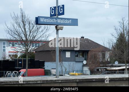 Emily G. Ü20 stab bei Fotoshooting auf Bahngleisen 02.02.2023 Wiesloch es War ein foto-Shooting auf den Zug-Gleisen und es kostete Emily Guzik Ü20 das Leben Der tragische Unfall am 15. Januar 2023 gegen 18,30 Uhr nahe Bahnhof Wiesloch.-Walldorf. Im Bild: Unfallort nahe des Bahnhofs Wiesloch-Walldorf. Wiesloch Wiesloch Baden-Württemberg Germania *** Emily G Ü20 pugnalare al servizio fotografico sui binari del treno 02 02 02 2023 Wiesloch è stato un servizio fotografico sui binari del treno - e le è costato la vita a Emily Guzik Ü20 il tragico incidente del 15 gennaio 2023 circa 6 Foto Stock