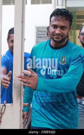 Un giorno dopo aver vinto il collegio di Magura 1 alle 12 elezioni nazionali, Shakib al Hasan si presentò allo Sher-e-Bangla National Cricket Stadium Foto Stock