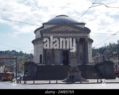 TORINO, ITALIA - APRILE 2023 CIRCA: Chiesa della Gran madre Foto Stock