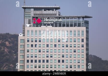 SEOUL, COREA DEL SUD - 9 APRILE 2023: Edificio della compagnia di assicurazioni Heungkuk a Seoul. Foto Stock