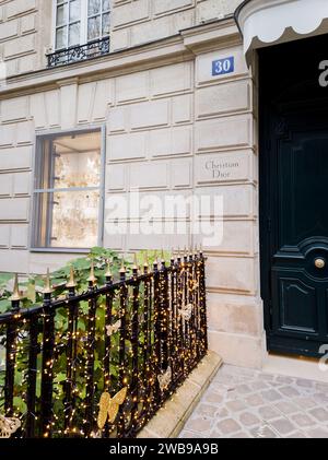 Francia, Parigi, 9 gennaio 2024 - Christian Dior boutique in Avenue Montaigne Foto Stock