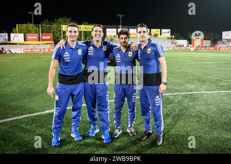 L'allenatore di calcio nazionale argentino Lionel Scaloni con il suo staff, vincitori del torneo COTIF 2018, a l'Alcudia, Valencia, Spagna. Foto Stock