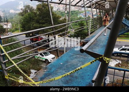 ATENTADO-PASO-PEATONAL-TREBOL Quito, martes 9 de enero del 2024 Puente peatonal que sufrio un atentado con explosivos en el Sector del TrÃ bol via al Valle de los Chillos, centro Oriente de la ciudad de Quito. Foto: Rolando Enriquez/API Quito Pichincha Ecuador CLJ-ATENTADO-PASO-PEATONAL-TREBOL-363ae07d7fe04dba4d743eb77dae5b74 ** ATTENZIONE ATENTADO PASO PEATONAL TREBOL Quito, martedì 9 gennaio 2024 Ponte pedonale che ha subito un attacco con esplosivi nel settore di TrÃ bol via de los Chillos, Valle centro a est della città di Quito foto Rolando Enriquez API Quito Pichincha Ecuador CL Foto Stock