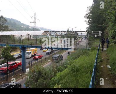 ATENTADO-PASO-PEATONAL-TREBOL Quito, martes 9 de enero del 2024 Puente peatonal que sufrio un atentado con explosivos en el Sector del TrÃ bol via al Valle de los Chillos, centro Oriente de la ciudad de Quito. Foto: Rolando Enriquez/API Quito Pichincha Ecuador CLJ-ATENTADO-PASO-PEATONAL-TREBOL-41ffbd3a2852310d63b78503404febb4 *** ATTENZIONE ATENTADO PASO PEATONAL TREBOL Quito, martedì 9 gennaio 2024 Ponte pedonale che ha subito un attacco con esplosivi nel settore di TrÃ bol via de los Chillos, Valle centro a est della città di Quito foto Rolando Enriquez API Quito Pichincha Ecuador CL Foto Stock