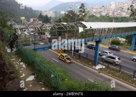 ATENTADO-PASO-PEATONAL-TREBOL Quito, martes 9 de enero del 2024 Puente peatonal que sufrio un atentado con explosivos en el Sector del TrÃ bol via al Valle de los Chillos, centro Oriente de la ciudad de Quito. Foto: Rolando Enriquez/API Quito Pichincha Ecuador CLJ-ATENTADO-PASO-PEATONAL-TREBOL-f10d02512455d2e8b8bbacdec237a261 ** ATTENZIONE ATENTADO PASO PEATONAL TREBOL Quito, martedì 9 gennaio 2024 Ponte pedonale che ha subito un attacco con esplosivi nel settore di TrÃ bol Valle de los Chillos centro a est della città di Quito foto Rolando Enriquez API Quito Pichincha Ecuador CL Foto Stock