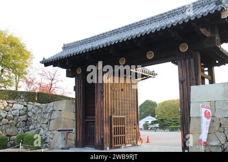 Porta di Otemon del castello di Himeji la mattina presto a Himeji, in Giappone Foto Stock