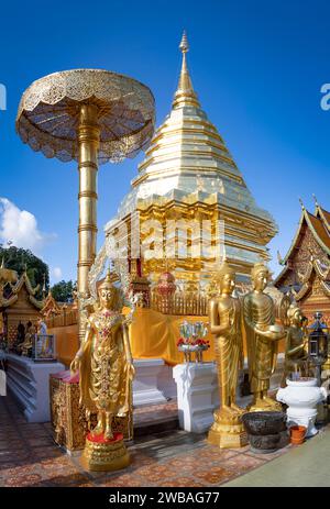 Maestoso Wat Phra That Doi Suthep sulla cima della montagna a Chiang mai, Thailandia. Foto Stock