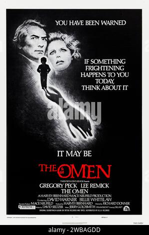 The Omen (1976), diretto da Richard Donner e interpretato da Gregory Peck, Lee Remick, David Warner e Patrick Troughton. Misteriose morti circondano un ambasciatore americano. Il bambino che sta crescendo potrebbe essere davvero l'Anticristo? Il figlio del diavolo? Fotografia di un poster originale statunitense del 1976 a un foglio. ***SOLO USO EDITORIALE*** credito: BFA / 20th Century Fox Foto Stock