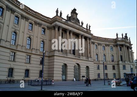 Ex Biblioteca reale, ora sede della Facoltà di giurisprudenza dell'Università Humboldt di Berlino, Germania Foto Stock