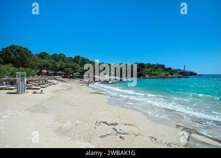 Spiaggia presso il faro di Punta de Ses Crestes, Porto Colom, Maiorca, Isole Baleari, Spagna Foto Stock