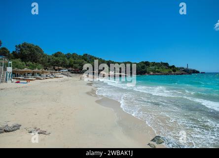 Spiaggia presso il faro di Punta de Ses Crestes, Porto Colom, Maiorca, Isole Baleari, Spagna Foto Stock