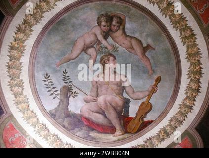 Italia Toscana Arezzo Casa Vasari - sala di Apollo e le Muse - il dio del sole musicale e canta Foto Stock