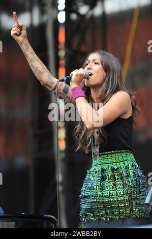 Milano Italia 2009-06-21: Siria, cantante italiana, si esibisce al concerto di beneficenza dal vivo "amiche per l'Abruzzo", per il terremoto in Abruzzo allo Stadio San Siro Foto Stock