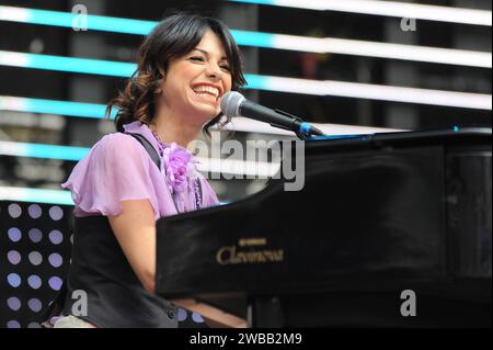 Milano Italia 2009-06-21: Dolcenera, cantante italiana, si esibisce al concerto di beneficenza dal vivo "amiche per l'Abruzzo", per il terremoto in Abruzzo allo Stadio San Siro Foto Stock