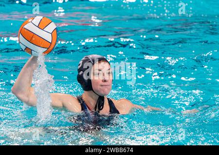 Eindhoven, Paesi Bassi. 9 gennaio 2024. EINDHOVEN, PAESI BASSI - 9 GENNAIO: Louise Guillet di Francia durante la partita dei Campionati europei di pallanuoto femminile 2024 tra Grecia e Francia a Pieter van den Hoogenband Zwemstadion il 9 gennaio 2024 a Eindhoven, Paesi Bassi. (Foto di Joris Verwijst/Agenzia BSR) credito: Agenzia BSR/Alamy Live News Foto Stock