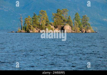 Dal lago Flathead a Goose Island, dal Flathead Lake State Park-West Shore Unit, Montana Foto Stock