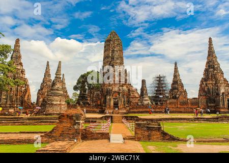 Pagoda presso il tempio di Wat Chaiwatthanaram è uno dei famosi templi di Ayutthaya, Thailandia. Tempio nel Parco storico di Ayutthaya, Ayutthaya, Thailandia. UNE Foto Stock