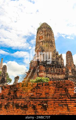 Il Wat Ratchaburana è un tempio costruito durante il XV secolo nell'antica capitale di Ayutthaya. Il tempio è ora in rovina, ma è un touri popolare Foto Stock