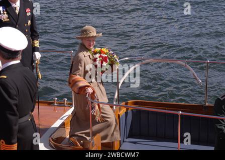 La Regina Margrethe II e il marito principe Hnerik ufficiale a bordo della nave reale Danneborg come al solito ogni anno e la coppia reale salperà da Copenaghen alla città di Hillingoer e pranzerà sulla nave oggi venerdì 28,2006 aprile Copenaghen Danimarca Foto Stock