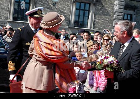 La Regina Margrethe II e il marito principe Hnerik ufficiale a bordo della nave reale Danneborg come al solito ogni anno e la coppia reale salperà da Copenaghen alla città di Hillingoer e pranzerà sulla nave oggi venerdì 28,2006 aprile Copenaghen Danimarca Foto Stock