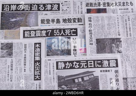 I giornali giapponesi del 3 gennaio 2024 che riportano il terremoto della penisola di noto del 2024 sono stati visti a Tokyo, in Giappone, il 10 gennaio 2024. Un potente terremoto di magnitudo-7,6 ha colpito la penisola giapponese di noto nella prefettura di Ishikawa il giorno di Capodanno, lunedì 1 gennaio 2024. Questo terremoto ha causato un avvertimento tsunami da emettere nella zona di noto. Ci sono state morti e persone scomparse a causa del crollo delle case e degli incendi principalmente nella città di Wajima, Suzu e Anamizu nella prefettura di Ishikawa. Crediti: Shingo Tosha/AFLO/Alamy Live News Foto Stock