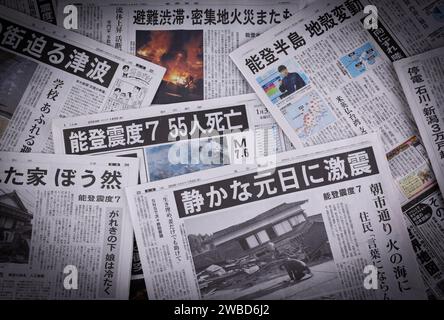 I giornali giapponesi del 3 gennaio 2024 che riportano il terremoto della penisola di noto del 2024 sono stati visti a Tokyo, in Giappone, il 10 gennaio 2024. Il 1 gennaio 2024 alle 16:10 JST, il terremoto di magnitudo stimato di 7,6 colpì la penisola di noto nella prefettura di Ishikawa, in Giappone. Questo terremoto ha causato un avvertimento tsunami da emettere nella zona di noto. Ci sono state morti e persone scomparse a causa del crollo delle case e degli incendi principalmente nella città di Wajima, Suzu e Anamizu nella prefettura di Ishikawa. Crediti: Shingo Tosha/AFLO/Alamy Live News Foto Stock