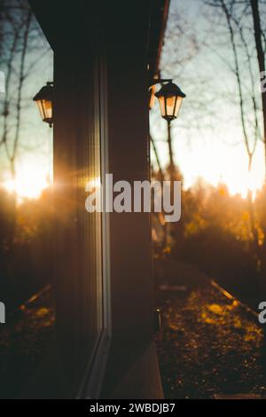 Una giornata di sole con la luce del sole che scorre attraverso le finestre Foto Stock