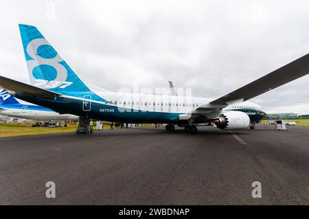 Boeing 737-8 Max 8 aereo di linea a reazione debutto della generazione MAX del design al Farnborough International Airshow 2016. Maltempo Foto Stock