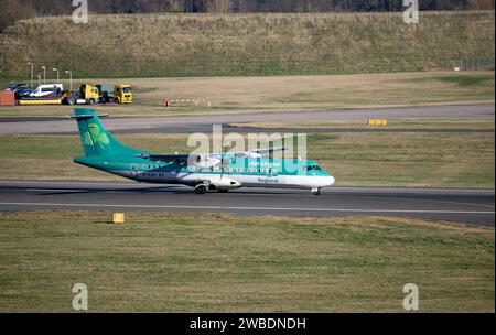 Aer Lingus ATR 72-600 l'atterraggio all'Aeroporto di Birmingham, UK (EI-OIT) Foto Stock