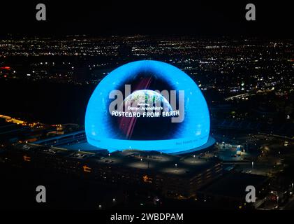 Las Vegas, Nevada, USA - 7 novembre 2023: MSG Sphere advertising Postcard from Earth Foto Stock