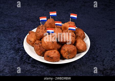 Oliebollen con bandiere olandesi Foto Stock