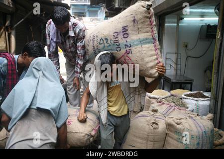 Immagine ©concessa in licenza a Parsons Media. 01/10/2008. Londra, India. India. Il mercato delle spezie a Delhi. Foto di Andrew Parsons / Parsons Media Foto Stock