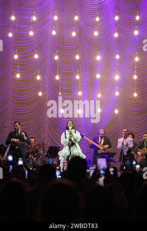 ISTANBUL, TURKIYE - 12 MAGGIO 2023: Concerto del cantante turco Zeynep Bastik a Istanbul Foto Stock