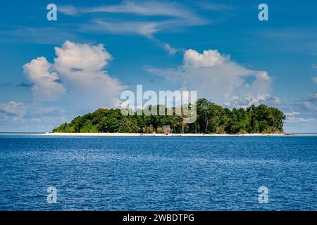 Malesia, Sabah, isola di Sipadan, vista dal mare Foto Stock