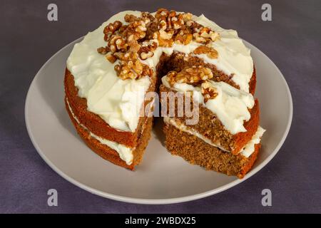 Caffè a fette, cioccolato e torta di noci Foto Stock