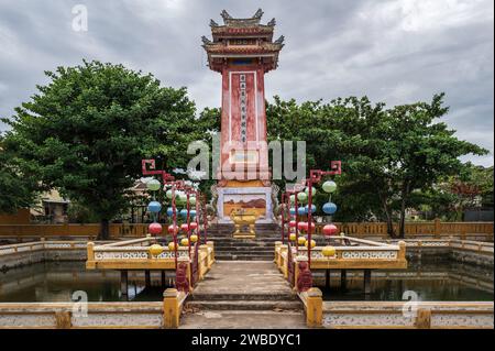 Un antico monumento cinese, a Hoi An, nel centro di Vietman. Un posto dove ricordare personaggi famosi ed eroi di Quang Nam. Foto Stock