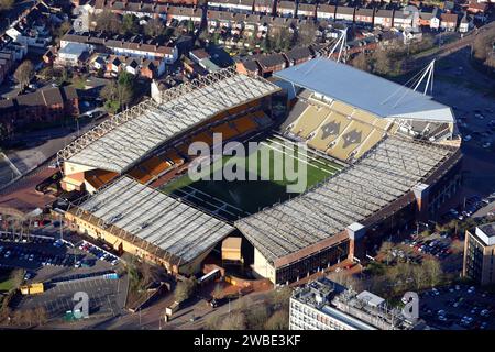 Veduta aerea aggiornata (2024) del Wolverhampton Wanderers Molineux Stadium Foto Stock