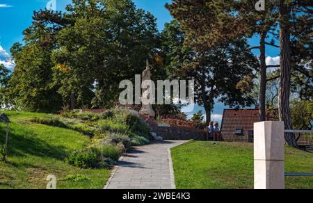 Parco verde vicino al famoso monastero benedettino di Tihany, il lago Balaton Foto Stock