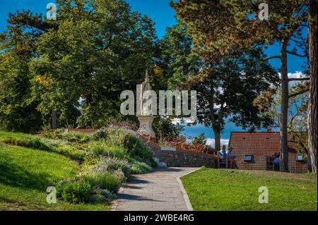 Parco verde vicino al famoso monastero benedettino di Tihany, il lago Balaton Foto Stock