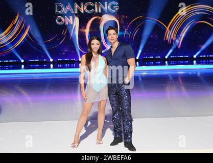 Vanessa Bauer e Miles Nazaire durante il lancio della stampa per la prossima serie di Dancing on Ice, ai Bovingdon Studios di Hemel Hempstead, Hertfordshire. Data foto: Mercoledì 10 gennaio 2024. Foto Stock