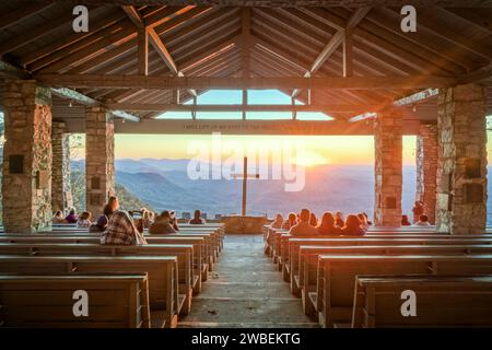 CLEVELAND, SOUTH CAROLINA - 2 NOVEMBRE 2020: I visitatori godono Pretty Place Chapel all'alba. Foto Stock