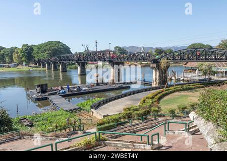 Il ponte sul fiume Kwai a Kanchanaburi, Thailandia. Foto Stock