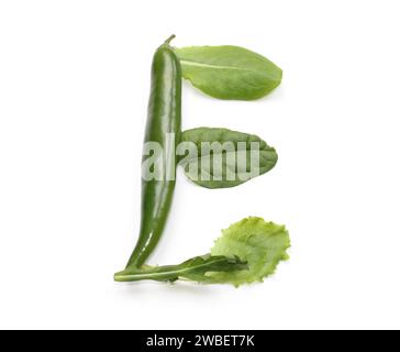 Lettera e a base di insalata verde e peperoncino alfabetico ABC maiuscola di peperoncino, peperoni, per testo, enciclopedia, libro di cucina, cucina Foto Stock