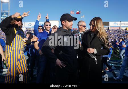 Frisco, Stati Uniti. 7 gennaio 2024. Frisco, Texas, Stati Uniti: Il capo-allenatore dello Stato del Dakota del Sud Jimmy Rogers viene intervistato dopo aver vinto la NCAA Division i FCS Football Championship Game 2024 sconfiggendo i Montana Grizzlies 23-3 al Toyota Stadium domenica 7 gennaio 2024 a Frisco, Stati Uniti. (Foto di Javier Vicencio/Eyepix Group/Sipa USA) credito: SIPA USA/Alamy Live News Foto Stock