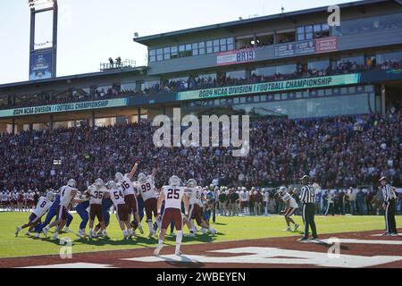 Frisco, Stati Uniti. 7 gennaio 2024. Frisco, Texas, Stati Uniti: South Dakota State dà il calcio durante la gara di campionato NCAA Division i FCS 2024 tra i Montana Grizzlies e i South Dakota State Jackrabbits giocata al Toyota Stadium domenica 7 gennaio 2024 a Frisco, Stati Uniti. (Foto di Javier Vicencio/Eyepix Group/Sipa USA) credito: SIPA USA/Alamy Live News Foto Stock